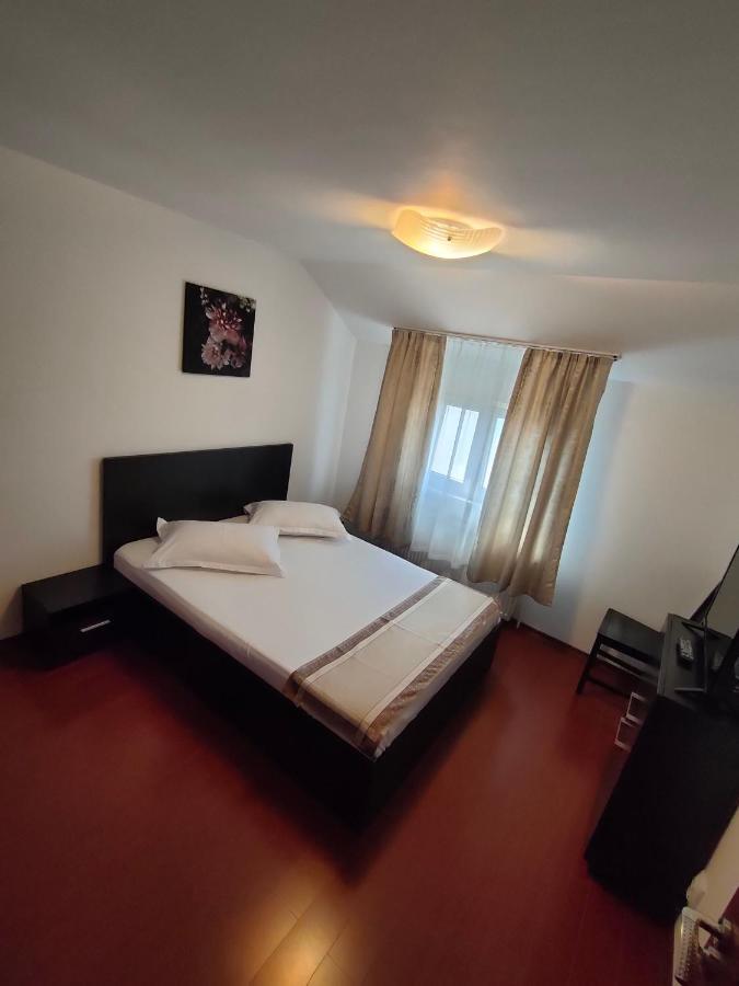 "Apartament"-Casa Genius 普洛耶什蒂 外观 照片
