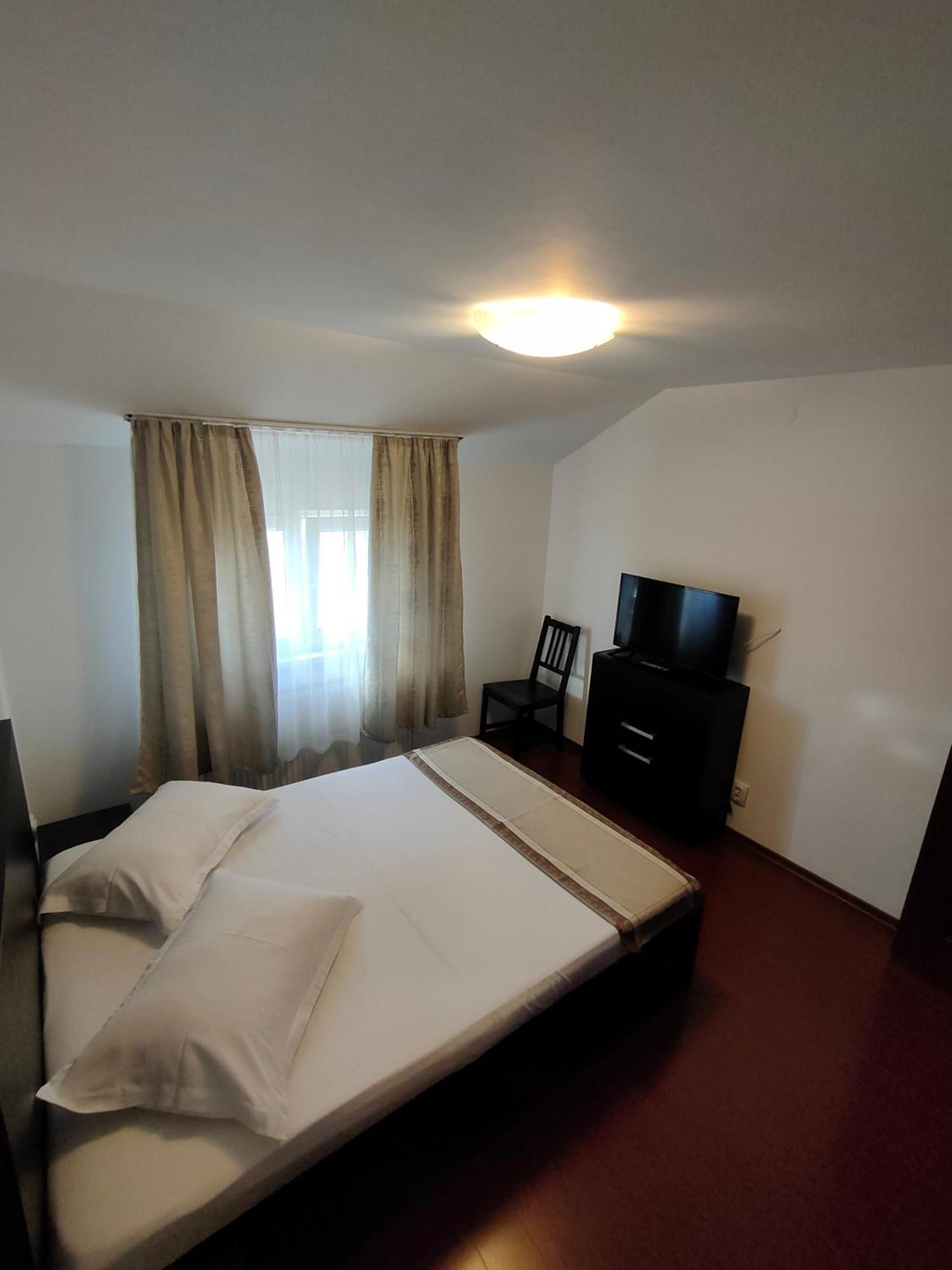 "Apartament"-Casa Genius 普洛耶什蒂 外观 照片